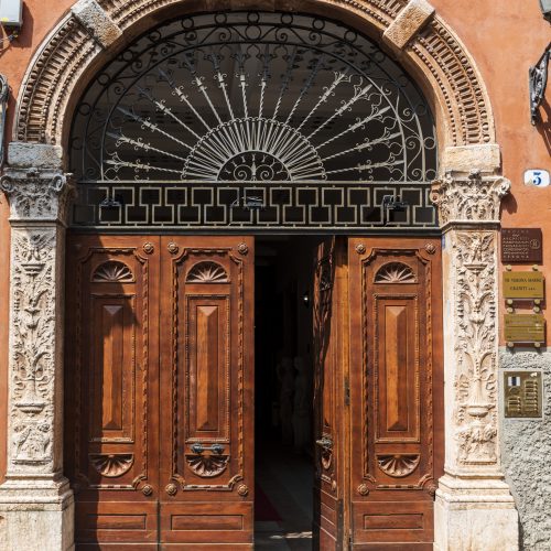 Türen und Tore in Verona