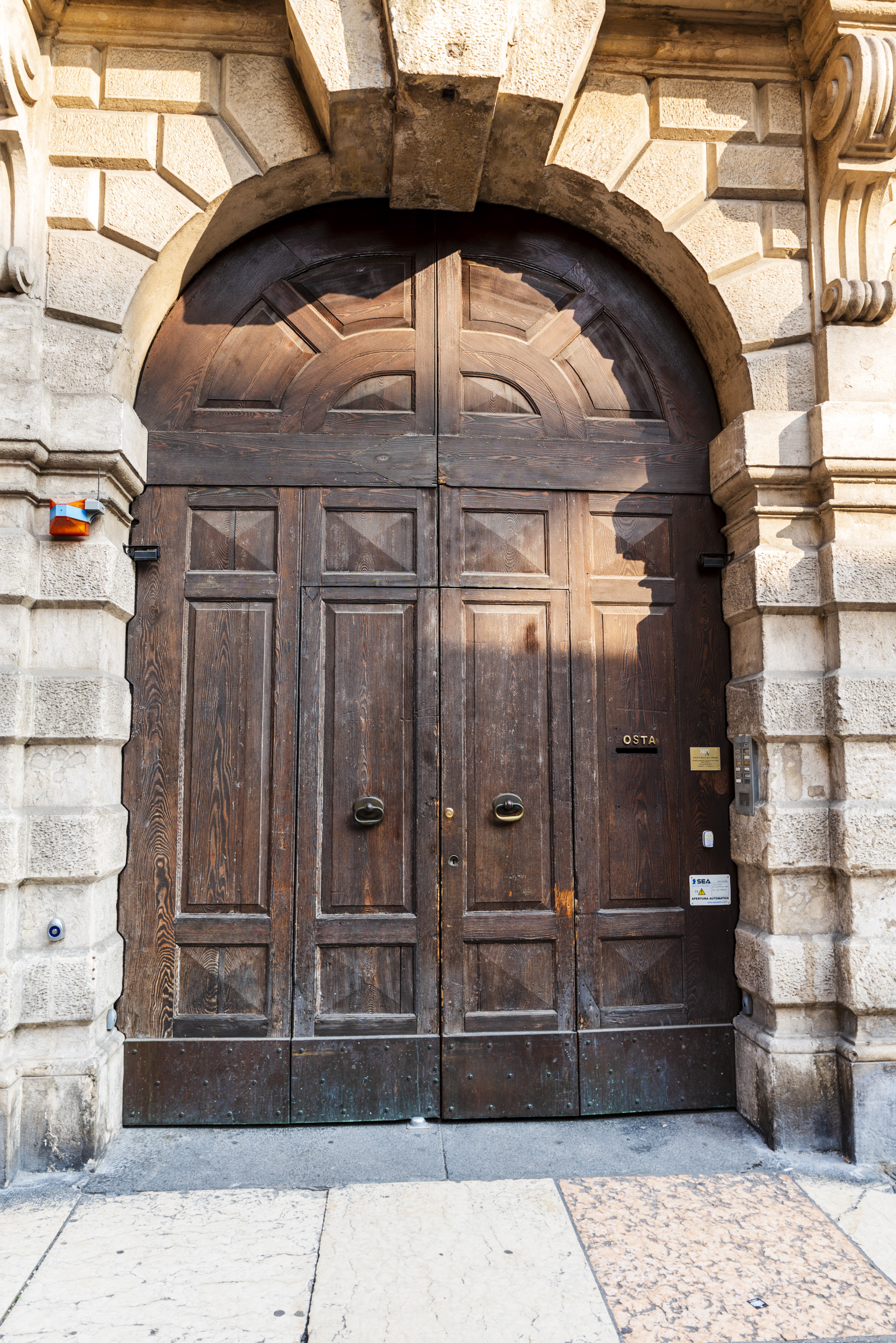 Türen und Tore in Verona